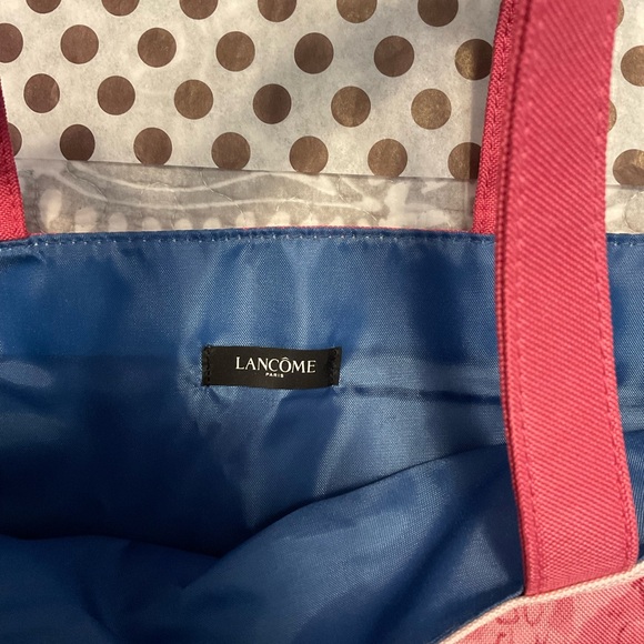 Fun Collectible Tote - Picture 8 of 11